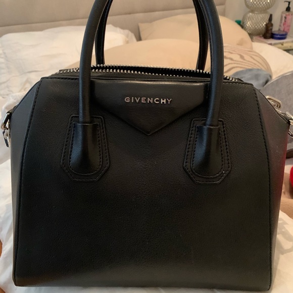 Givenchy Black Medium Antigona Bag - Picture 2 of 3